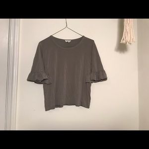 Crop top with ruffled sleeves